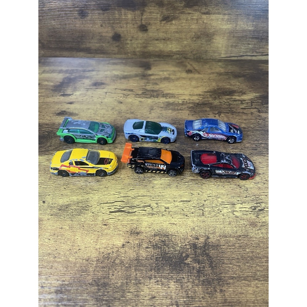 Lot of 6 cars some are hotwheels‎